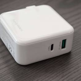  Amber Power 2-port 45W USB-C PD med QC 3,0 USB-en vägg laddare i vitt